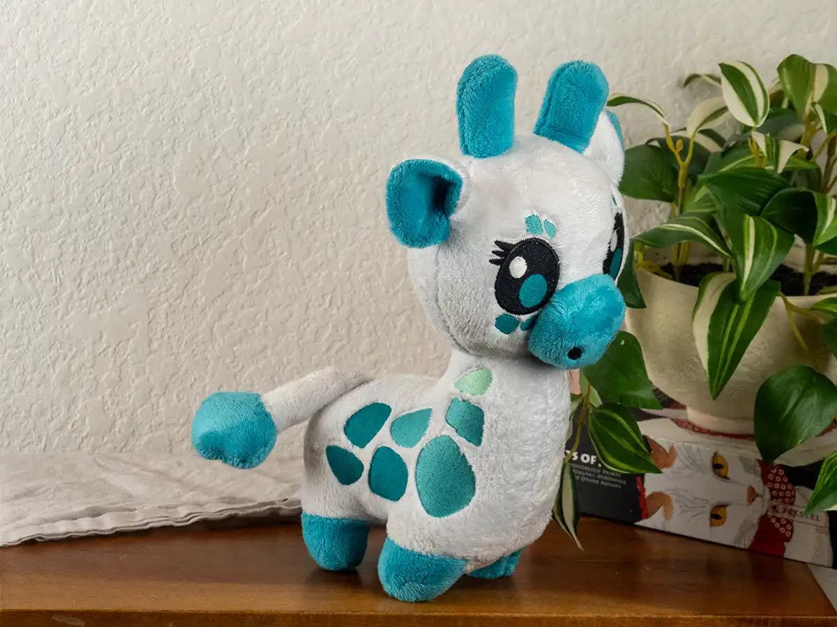 Giraffe Plushie - GIRAFFE-SNOW-BLUE
