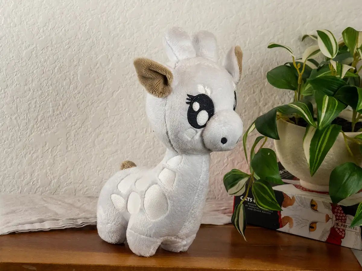 Giraffe Plushie - GIRAFFE-SNOW-WHITE